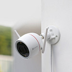 EZVIZ CS-H3c – 4MP външна Wi-Fi камера, цветно нощно виждане