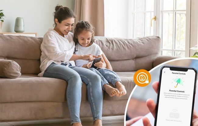 Майка и дете с телефон на диван, до тях екран Parental Controls от приложението