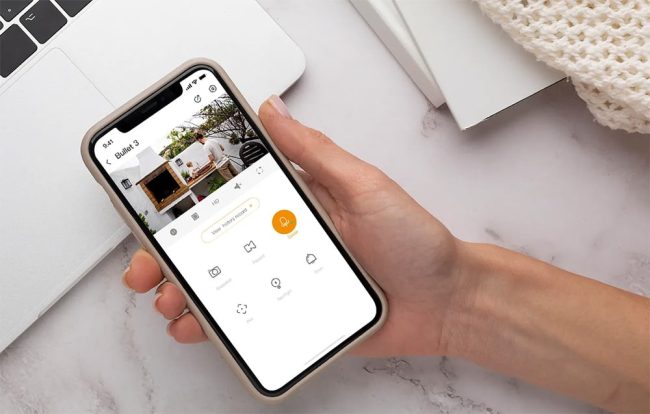 Връзка по Wi-Fi и приложението Imou на телефон